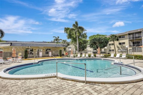 Condominio en venta en Lauderhill, Florida, 2 dormitorios, 80.82 m2 № 2028079 - foto 23