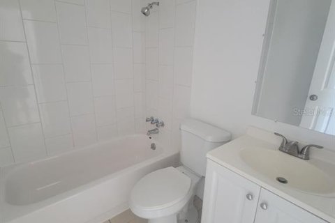 House in New Port Richey, Florida 1 bedroom, 50.17 sq.m. № 2221801 - photo 10