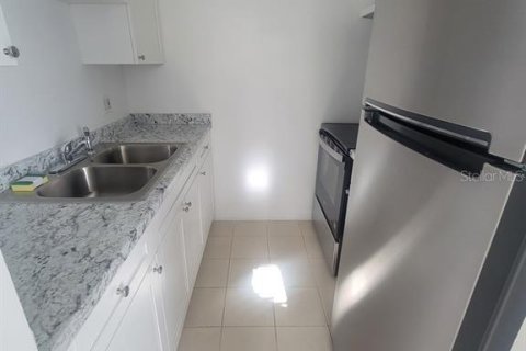 House in New Port Richey, Florida 1 bedroom, 50.17 sq.m. № 2221801 - photo 5