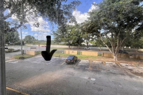Copropriété à louer à Miami, Floride: 3 chambres, 157.93 m2 № 2422841 - photo 5