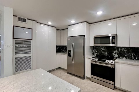 Condo à Miami, Floride, 3 chambres № 2422841