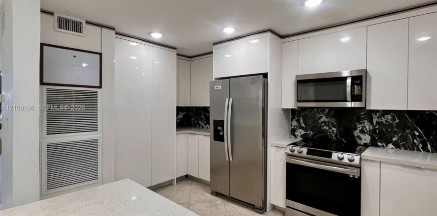 Condo à Miami, Floride, 3 chambres  № 2422841