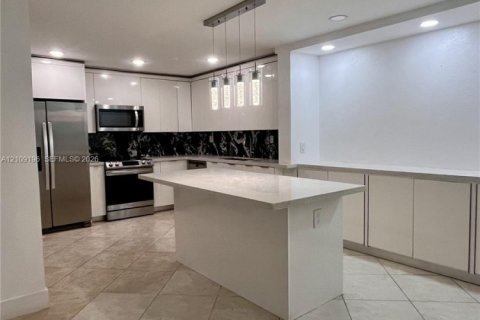 Copropriété à louer à Miami, Floride: 3 chambres, 157.93 m2 № 2422841 - photo 3