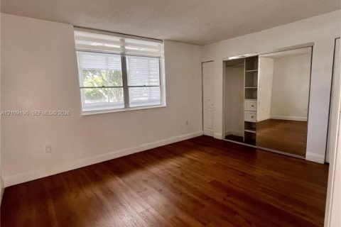 Copropriété à louer à Miami, Floride: 3 chambres, 157.93 m2 № 2422841 - photo 4