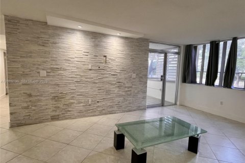 Copropriété à louer à Miami, Floride: 3 chambres, 157.93 m2 № 2422841 - photo 2