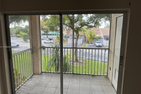 Condo in Dania Beach, Florida, 2 bedrooms  № 2010515 - photo 5