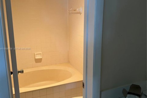 Condo in Dania Beach, Florida, 2 bedrooms  № 2010515 - photo 4