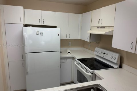 Condo in Dania Beach, Florida, 2 bedrooms  № 2010515 - photo 3