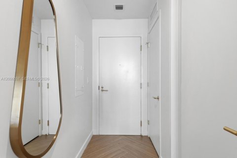 Condo in Miami, Florida  № 2069730 - photo 8