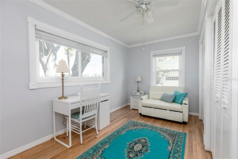 House in Saint Petersburg, Florida 4 bedrooms, 210.89 sq.m. № 2150828 - photo 30