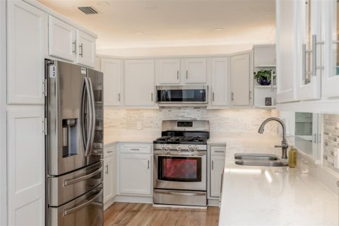 House in Saint Petersburg, Florida 4 bedrooms, 210.89 sq.m. № 2150828 - photo 16