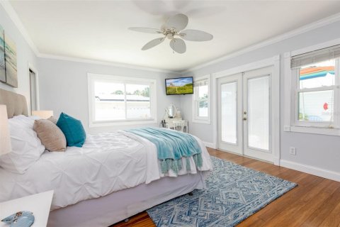House in Saint Petersburg, Florida 4 bedrooms, 210.89 sq.m. № 2150828 - photo 27
