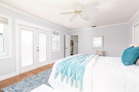 House in Saint Petersburg, Florida 4 bedrooms, 210.89 sq.m. № 2150828 - photo 28