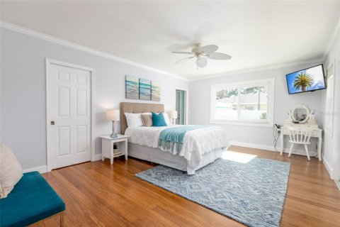 House in Saint Petersburg, Florida 4 bedrooms, 210.89 sq.m. № 2150828 - photo 26
