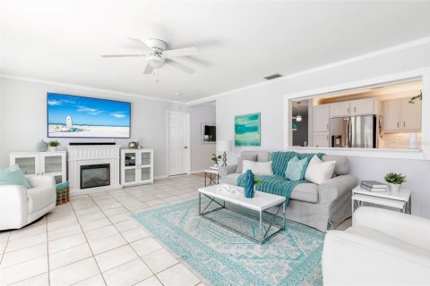 House in Saint Petersburg, Florida 4 bedrooms, 210.89 sq.m. № 2150828 - photo 25