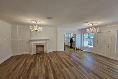 House in Miami Beach, Florida 4 bedrooms, 151.43 sq.m. № 1867798 - photo 6