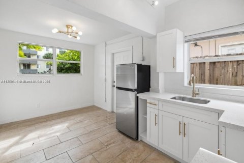 House in Miami Beach, Florida 4 bedrooms, 151.43 sq.m. № 1867798 - photo 29