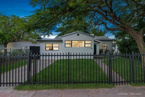 House in Miami Beach, Florida 4 bedrooms, 151.43 sq.m. № 1867798 - photo 5