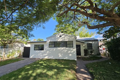 House in Miami Beach, Florida 4 bedrooms, 151.43 sq.m. № 1867798 - photo 4