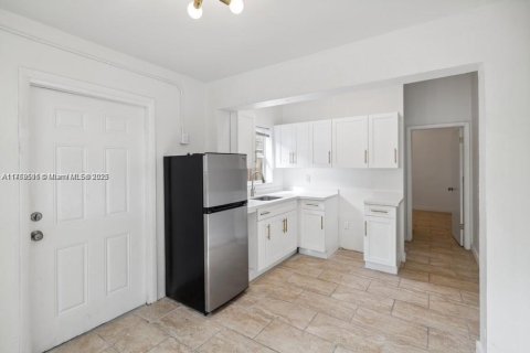 House in Miami Beach, Florida 4 bedrooms, 151.43 sq.m. № 1867798 - photo 21