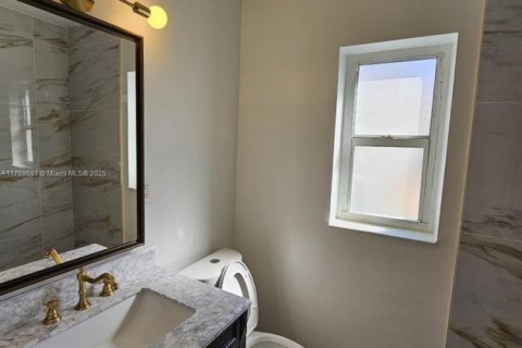 House in Miami Beach, Florida 4 bedrooms, 151.43 sq.m. № 1867798 - photo 15