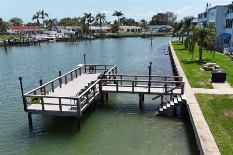 Condo in South Pasadena, Florida, 2 bedrooms  № 1787967 - photo 17
