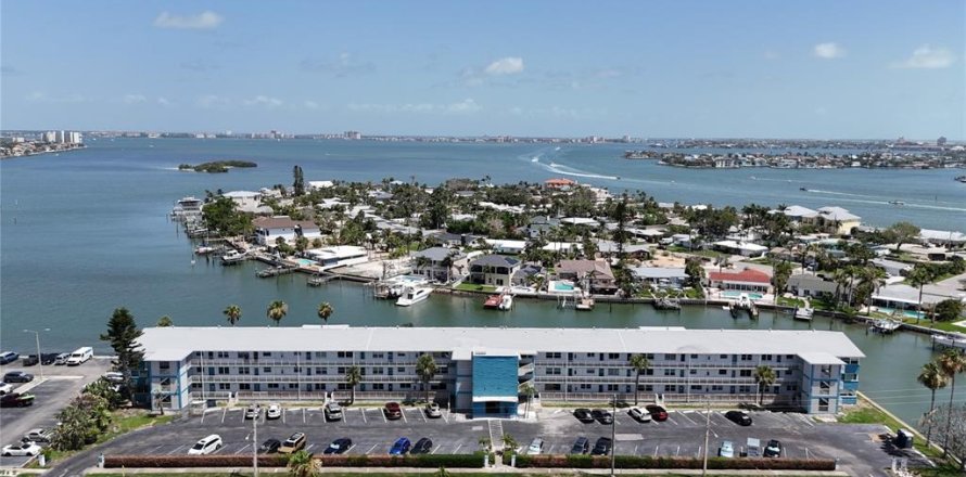 Condo in South Pasadena, Florida, 2 bedrooms № 1787967