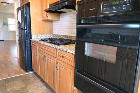 Condo in South Pasadena, Florida, 2 bedrooms  № 1787967 - photo 10