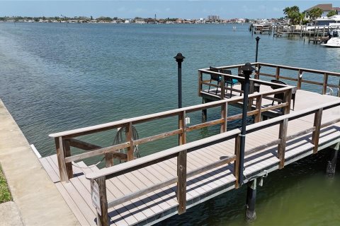Condo in South Pasadena, Florida, 2 bedrooms  № 1787967 - photo 18