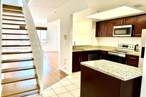 Снять в аренду квартиру в Санрайз, Флорида 3 спальни, 130.9м2, № 1991903 - фото 2