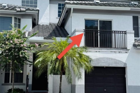 Снять в аренду квартиру в Санрайз, Флорида 3 спальни, 130.9м2, № 1991903 - фото 1