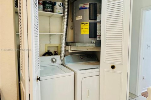 Снять в аренду квартиру в Санрайз, Флорида 3 спальни, 130.9м2, № 1991903 - фото 17