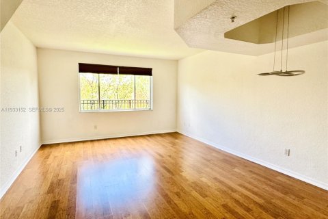 Снять в аренду квартиру в Санрайз, Флорида 3 спальни, 130.9м2, № 1991903 - фото 4