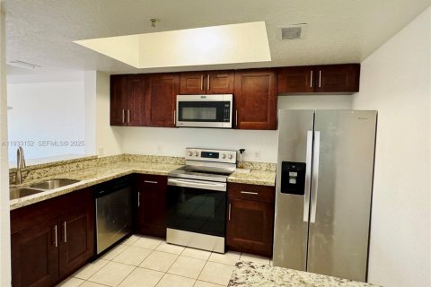 Снять в аренду квартиру в Санрайз, Флорида 3 спальни, 130.9м2, № 1991903 - фото 3