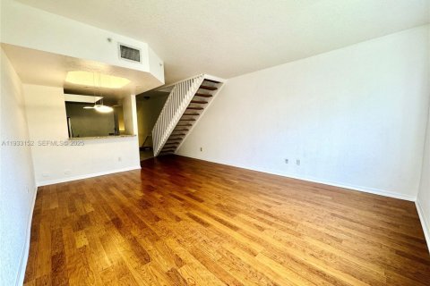 Снять в аренду квартиру в Санрайз, Флорида 3 спальни, 130.9м2, № 1991903 - фото 5