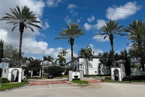 Снять в аренду квартиру в Санрайз, Флорида 3 спальни, 130.9м2, № 1991903 - фото 14