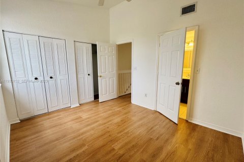 Снять в аренду квартиру в Санрайз, Флорида 3 спальни, 130.9м2, № 1991903 - фото 12