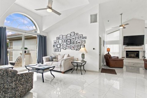 Villa ou maison à vendre à Wesley Chapel, Floride: 3 chambres, 263.47 m2 № 2396986 - photo 8