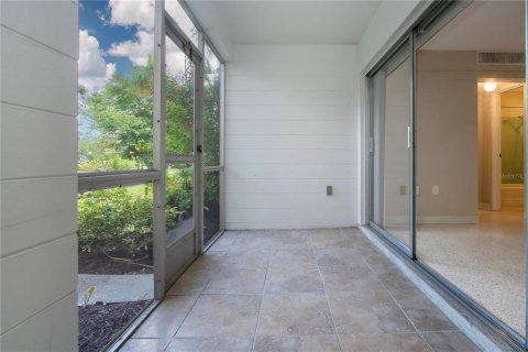 Condo in Sarasota, Florida, 1 bedroom  № 1869739 - photo 10