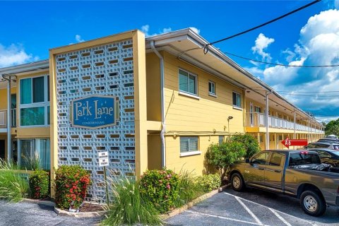 Condo in Sarasota, Florida, 1 bedroom  № 1869739 - photo 2