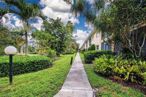 Condo in Sarasota, Florida, 1 bedroom  № 1869739 - photo 18