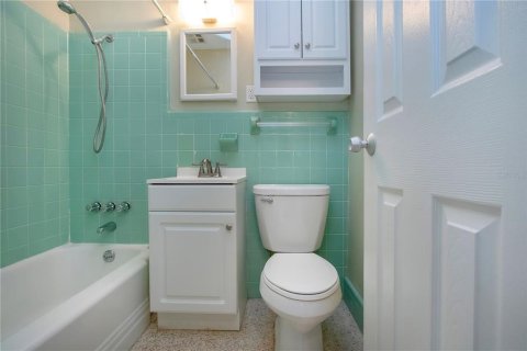 Condo in Sarasota, Florida, 1 bedroom  № 1869739 - photo 16