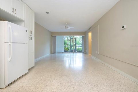 Condo in Sarasota, Florida, 1 bedroom  № 1869739 - photo 8