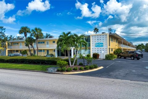 Condo in Sarasota, Florida, 1 bedroom  № 1869739 - photo 3