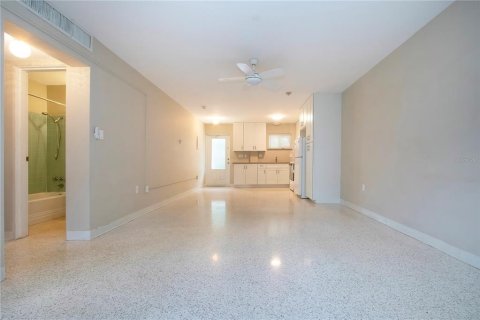 Condo in Sarasota, Florida, 1 bedroom  № 1869739 - photo 11