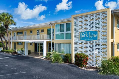 Condo in Sarasota, Florida, 1 bedroom  № 1869739 - photo 1