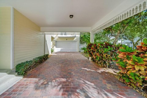 House in Jupiter, Florida 5 bedrooms, 278.99 sq.m. № 2428324 - photo 3
