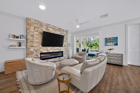 House in Jupiter, Florida 5 bedrooms, 278.99 sq.m. № 2428324 - photo 15