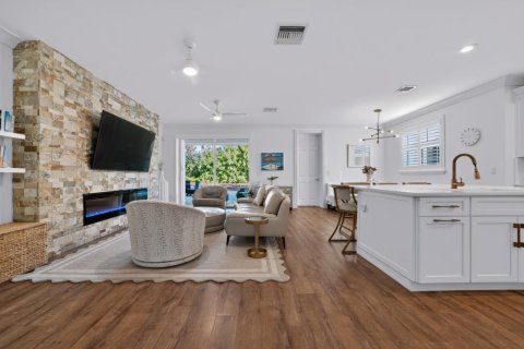 House in Jupiter, Florida 5 bedrooms, 278.99 sq.m. № 2428324 - photo 13