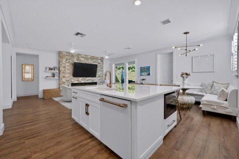 House in Jupiter, Florida 5 bedrooms, 278.99 sq.m. № 2428324 - photo 21